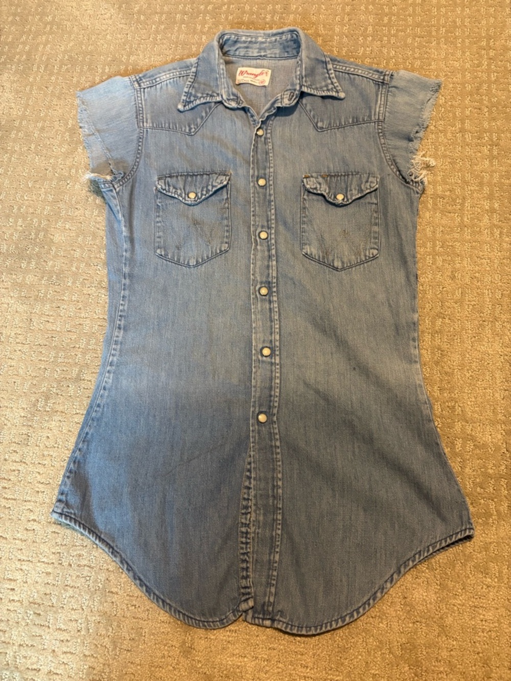 Vintage Wrangler Denim Pearl Button Sleeveless Western Shirt- Extra Long Tails